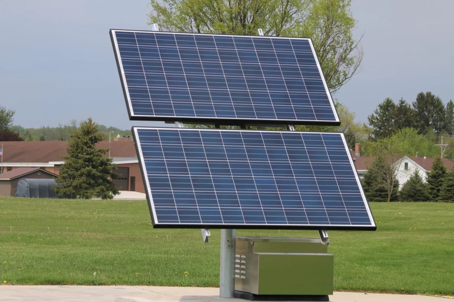 AquaMaster Solar AquaAir Ultra solar panels and enclosure